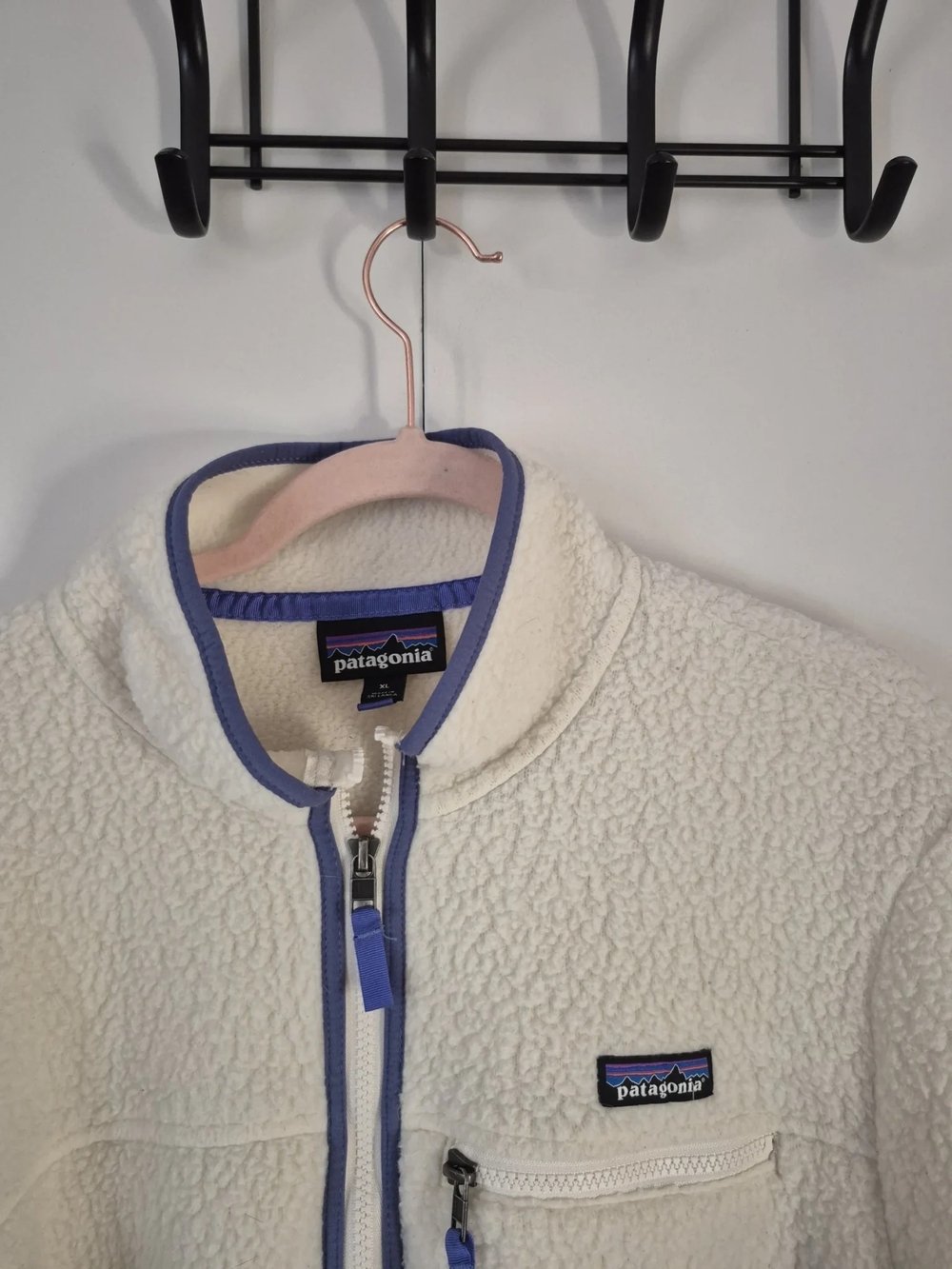 Patagonia White Sherpa Fleece Jacket with Blue Trim - Picture 2 of 3